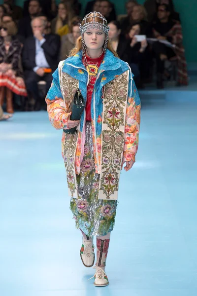 Look 7